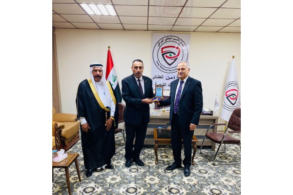 سيادة اللواء الدكتور فاخر حمود الزيداوي مدير أمن مديرية عشائر العراق في جهاز الأمن الوطني يستقبل في مكتبه السفير عماد طارق الجنابى رئيس المجلس العربي الافريقي للتكامل والتنمية والشيخ قاسم محمد مرزوك الجنابي